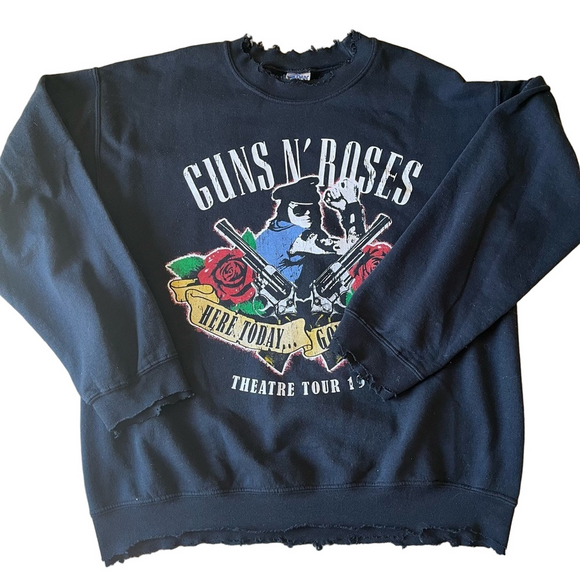 Gildan Tops - Guns N’ Roses Theatre Tour 1991 Sweatshirt M Black Pullover Crew Neck Distressed